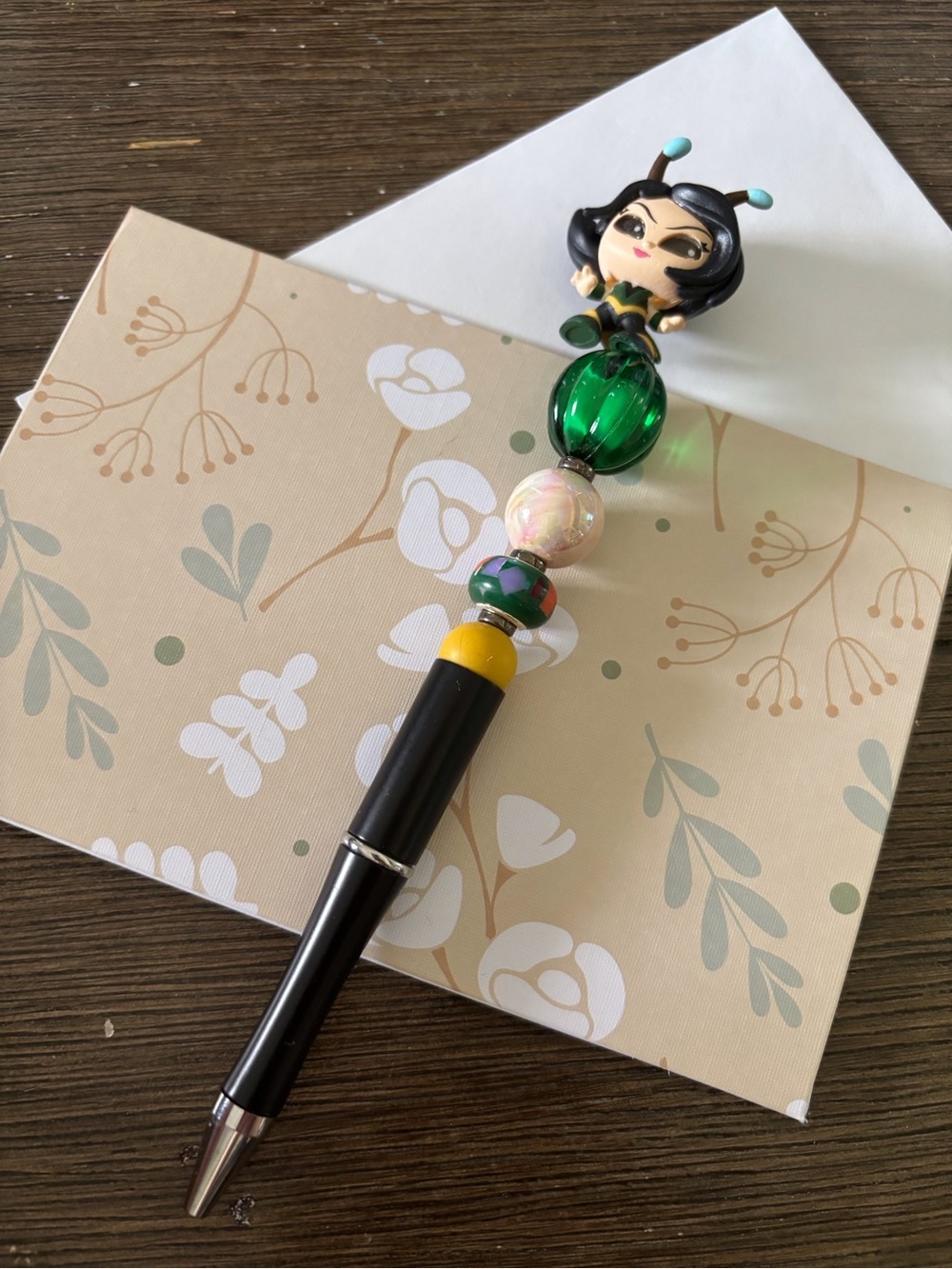Marvel Doorables: Guardians of the Galaxy: Mantis handmade beaded pen - Picture 3 of 3